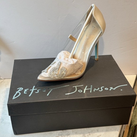 Betsey Johnson Demi Women's Evening Heels Pumps Size 7.5 Wedding Bridal White - Picture 1 of 8